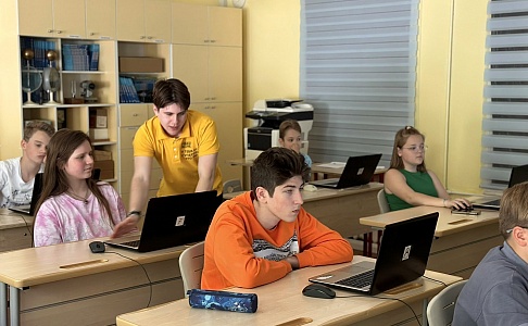 Летние IT-программы от международной школы KIBERone в Академической гимназии «Сокольники»